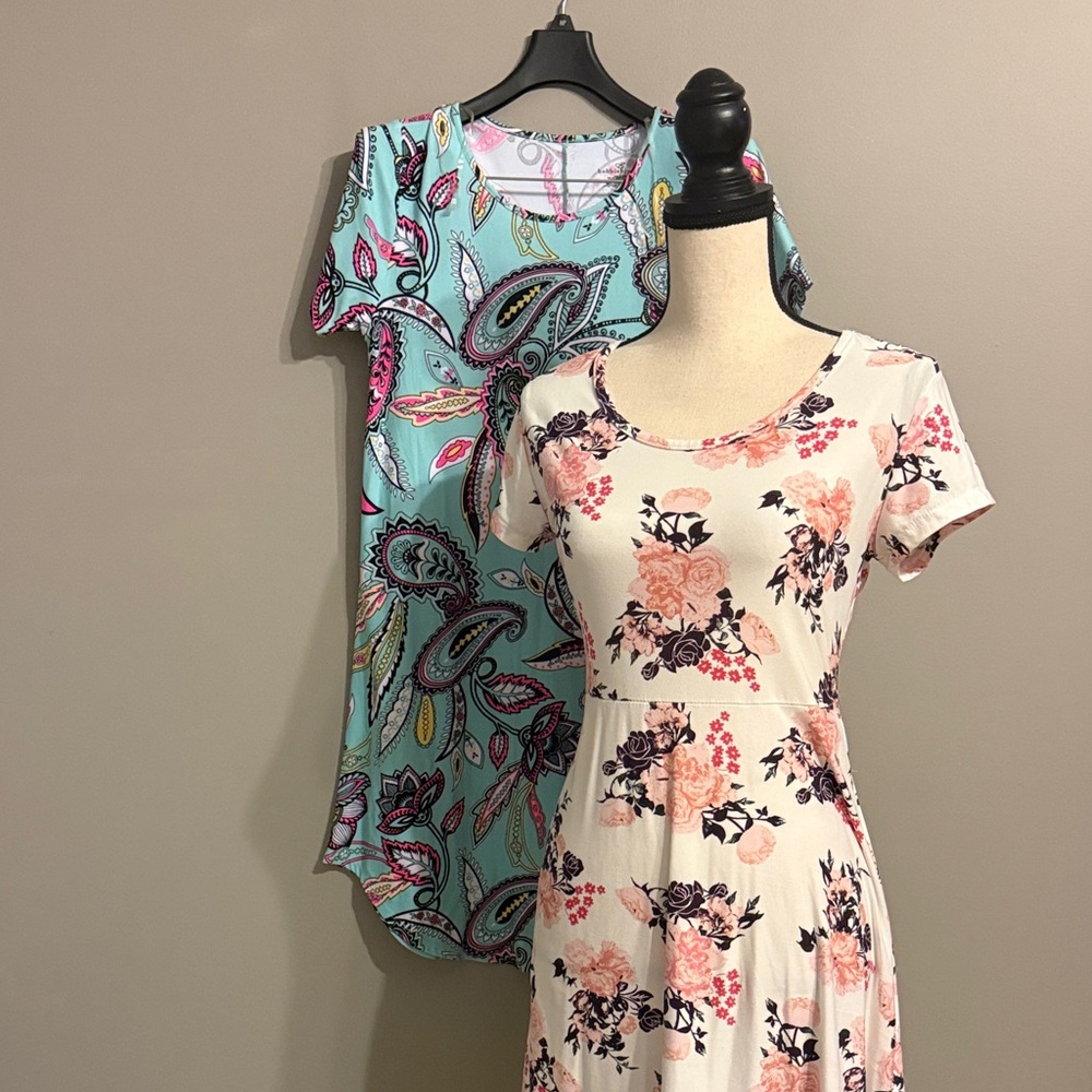 2 Bobbie Brooks Knit, Pullover Dresses. Floral/Paisley. Size Small.